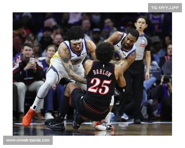 埃奇库姆压哨补篮，76人99-98绝杀勇士，马克西空砍35分